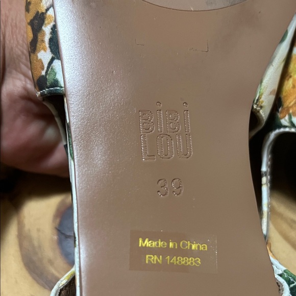 Anthropologie Bibi Lou Floral Pointed Slingback  with Gold Crystal Buckle - Picture 12 of 15